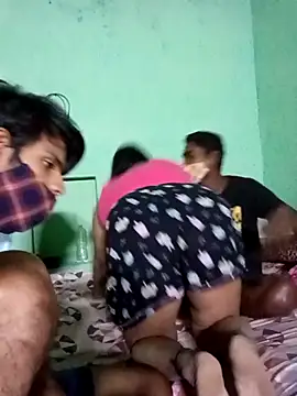 LoveOnStream online show from 10.25.25