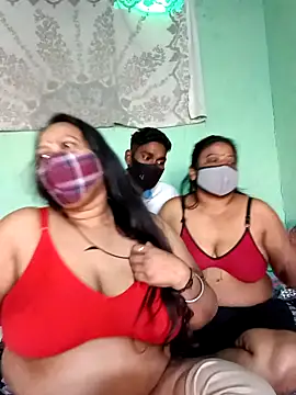 LoveOnStream online show from 11.24.25