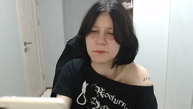 Snapshot of TinaQuiin chatting on 10.05.25 TinaQuiin online show from 10.05.25