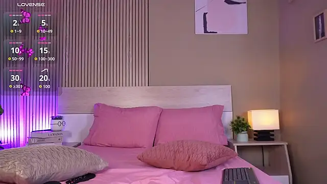 aprilqueenie online show from 04.18.26