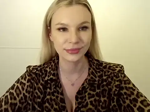 Snapshot of SadieBrilliance chatting on 09.25.25 SadieBrilliance online show from 09.25.25