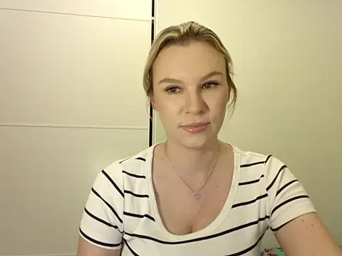 Snapshot of SadieBrilliance chatting on 10.08.25 SadieBrilliance online show from 10.08.25