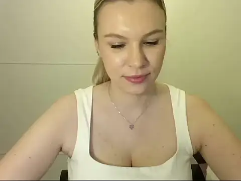 Snapshot of SadieBrilliance chatting on 10.30.25 SadieBrilliance online show from 10.30.25