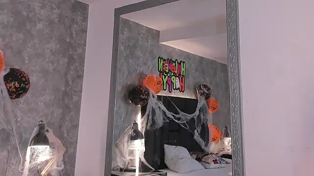 crystaldarliing online show from 10.29.25