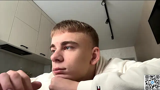 Snapshot of echowraith chatting on 10.08.25 echowraith online show from 10.08.25