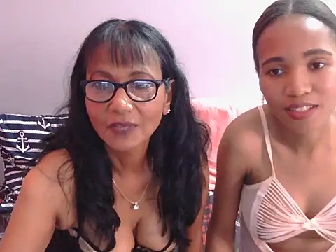 Snapshot of indian_sherryxo chatting on 10.18.25 indian sherryxo online show from 10.18.25