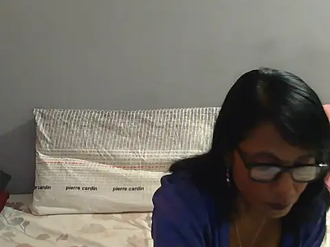 Snapshot of indian_sherryxo chatting on 10.27.25 indian sherryxo online show from 10.27.25