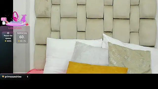 Snapshot of ValerieSoto chatting on 10.20.25 ValerieSoto online show from 10.20.25