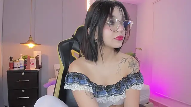 Clara Luu online show from 02.04.26