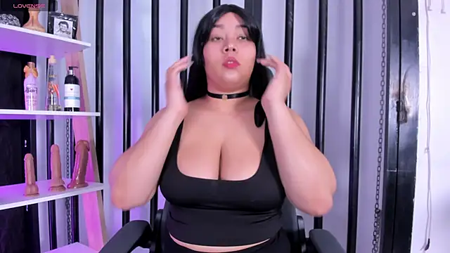 Snapshot of ThaliaBrooks_ chatting on 10.04.25 ThaliaBrooks online show from 10.04.25