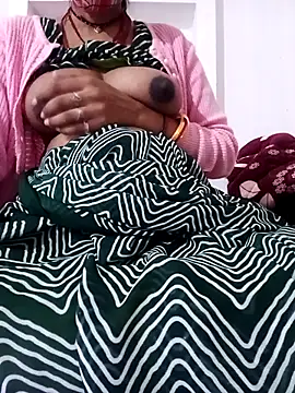 Snapshot of CUTE-786 chatting on 12.23.25 CUTE-786 online show from 12.23.25