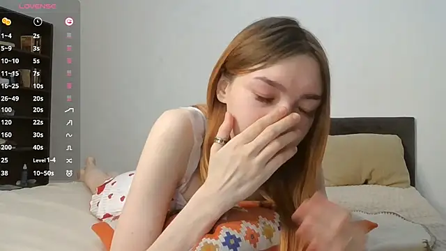 Snapshot of RedheadMisty chatting on 11.04.25 RedheadMisty online show from 11.04.25