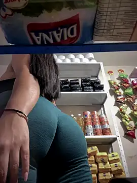 Snapshot of AlanaRouss chatting on 10.16.25 AlanaRouss online show from 10.16.25