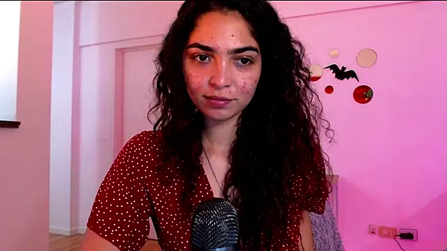 Snapshot of Ariagal chatting on 10.16.25 Ariagal online show from 10.16.25