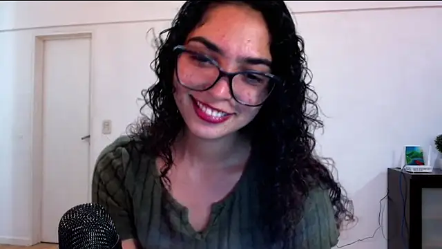 Snapshot of Ariagal chatting on 10.18.25 Ariagal online show from 10.18.25