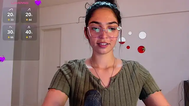 Snapshot of Ariagal chatting on 11.11.25 Ariagal online show from 11.11.25