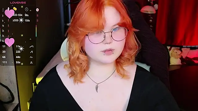 Snapshot of fillisfox_ chatting on 04.12.26 fillisfox online show from 04.12.26