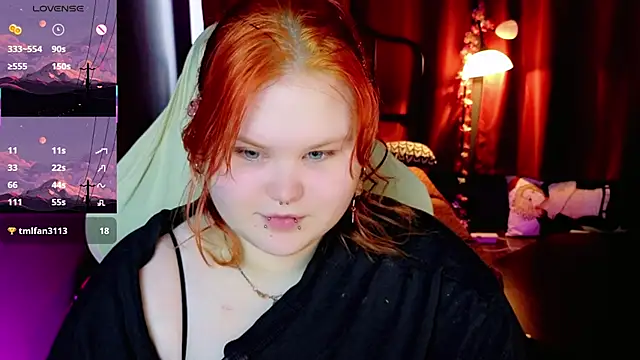 Snapshot of fillisfox_ chatting on 04.21.26 fillisfox online show from 04.21.26