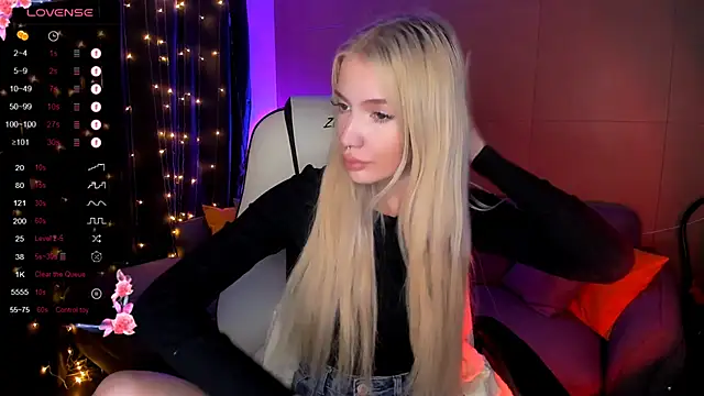 AnyaTaylor  online show from 11.24.25