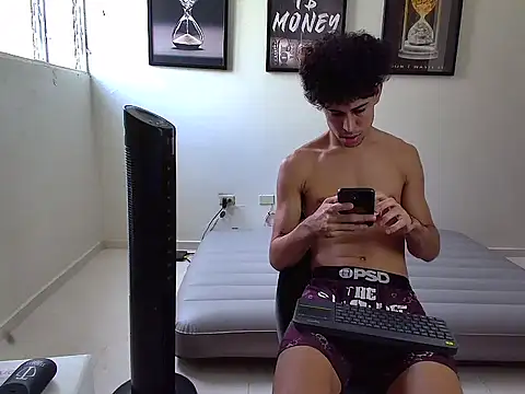 Snapshot of Dollarhot30 chatting on 10.07.25 Dollarhot30 online show from 10.07.25