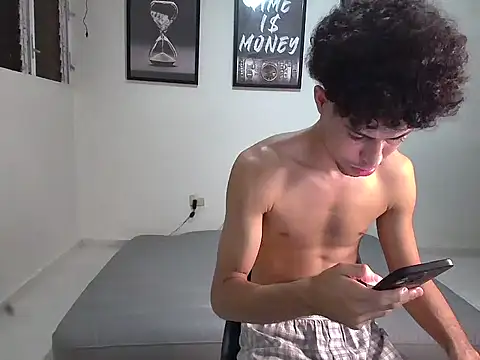 Snapshot of Dollarhot30 chatting on 11.06.25 Dollarhot30 online show from 11.06.25