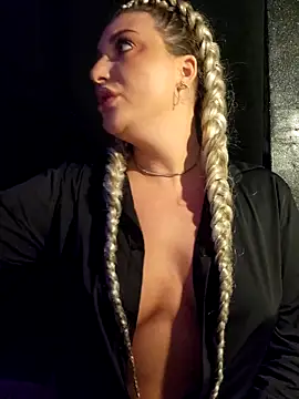 Blondie Sasha online show from 10.30.25