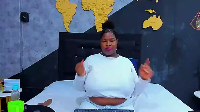 Snapshot of Maiam__Rossi chatting on 10.07.25 Maiam Rossi online show from 10.07.25