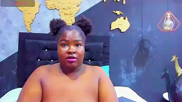 Snapshot of Maiam__Rossi chatting on 10.11.25 Maiam Rossi online show from 10.11.25