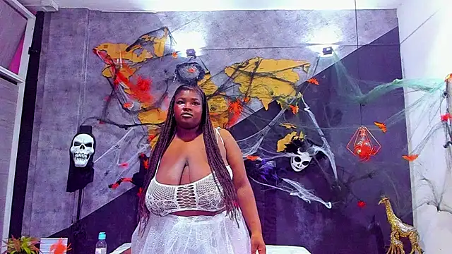 Snapshot of Maiam__Rossi chatting on 10.31.25 Maiam Rossi online show from 10.31.25