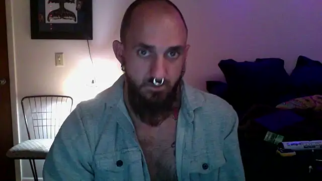 Snapshot of Bearlyfuckinglogan chatting on 10.24.25 Bearlyfuckinglogan online show from 10.24.25