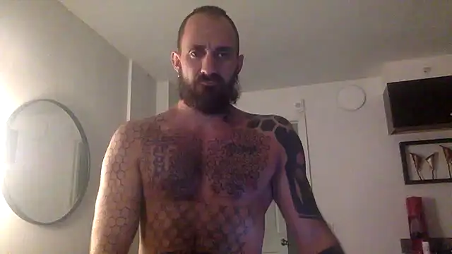 Snapshot of Bearlyfuckinglogan chatting on 07.01.26 Bearlyfuckinglogan online show from 07.01.26