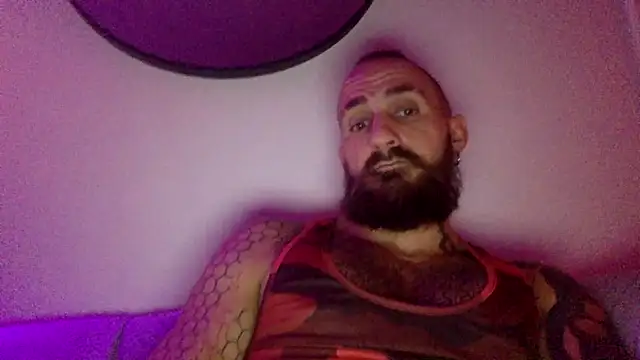 Snapshot of Bearlyfuckinglogan chatting on 07.12.26 Bearlyfuckinglogan online show from 07.12.26
