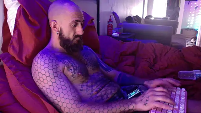 Snapshot of Bearlyfuckinglogan chatting on 08.03.26 Bearlyfuckinglogan online show from 08.03.26