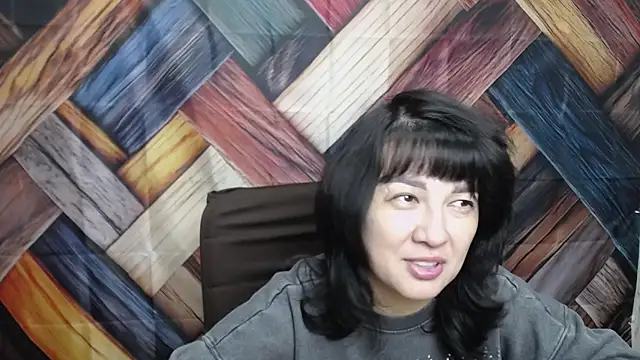 SelenaFly online show from 10.18.25