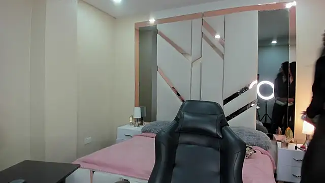 EmmaStonns online show from 10.16.25