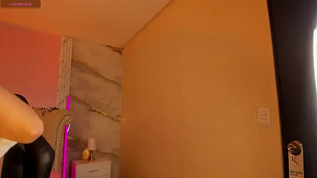 EmmaStonns online show from 04.21.26