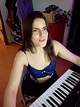 BelleFelicitas online show from 11.28.25