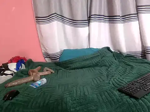 Snapshot of DarkQueen_94 chatting on 11.05.25 DarkQueen 94 online show from 11.05.25