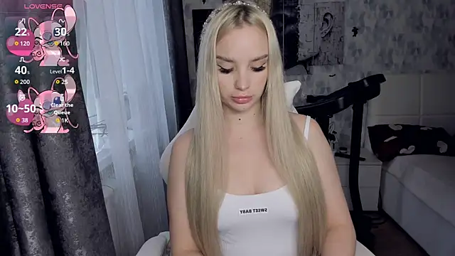 KiraKrox online show from 12.04.25