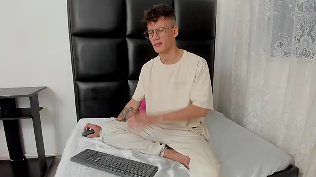 LittleMax23 online show from 10.18.25