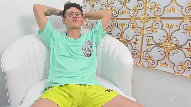 LittleMax23 online show from 10.25.25