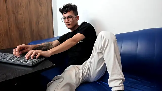 LittleMax23 online show from 11.04.25