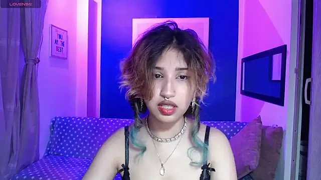 Snapshot of VenusMist chatting on 10.06.25 VenusMist online show from 10.06.25