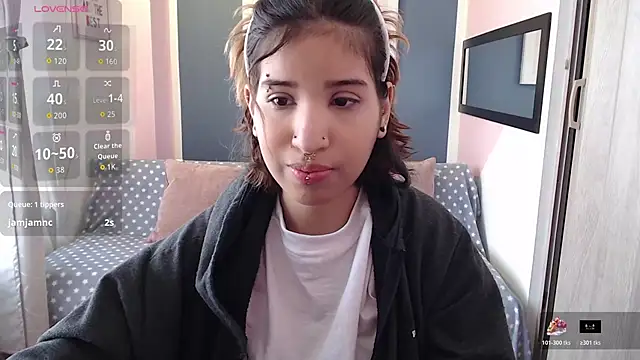 Snapshot of VenusMist chatting on 10.23.25 VenusMist online show from 10.23.25