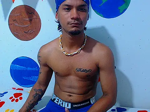 Snapshot of davidcutterr chatting on 10.02.25 davidcutterr online show from 10.02.25