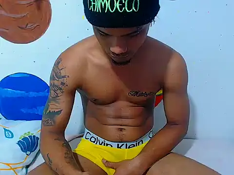 Snapshot of davidcutterr chatting on 10.04.25 davidcutterr online show from 10.04.25