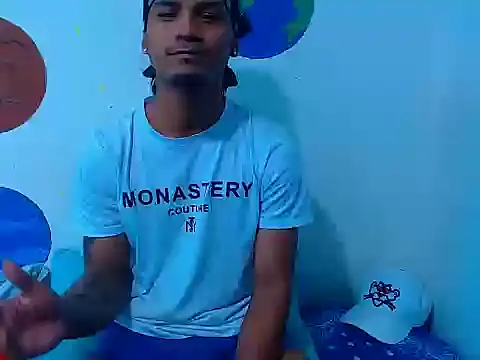 Snapshot of davidcutterr chatting on 10.19.25 davidcutterr online show from 10.19.25