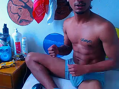 Snapshot of davidcutterr chatting on 10.21.25 davidcutterr online show from 10.21.25