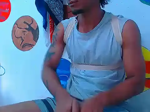 Snapshot of davidcutterr chatting on 10.28.25 davidcutterr online show from 10.28.25