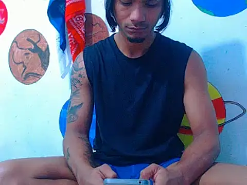 Snapshot of davidcutterr chatting on 10.30.25 davidcutterr online show from 10.30.25